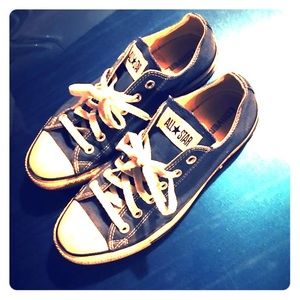 Chuck Taylor navy low tops